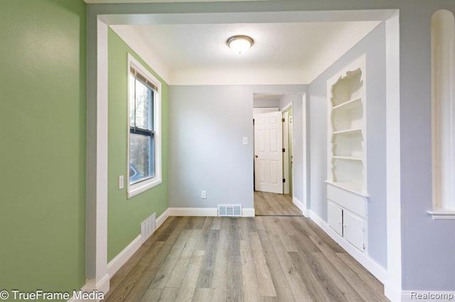 18627 Asbury Park, Detroit, MI 48235