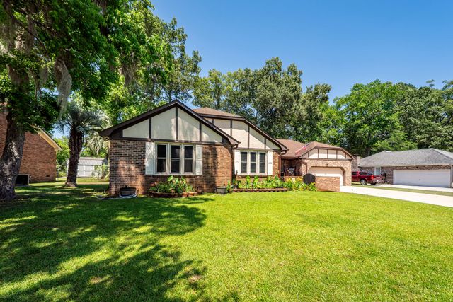 313 Fairington Drive, Summerville, SC 29485