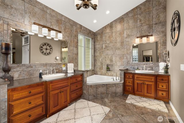 17 Goldau Road, Raymond, WA 98577