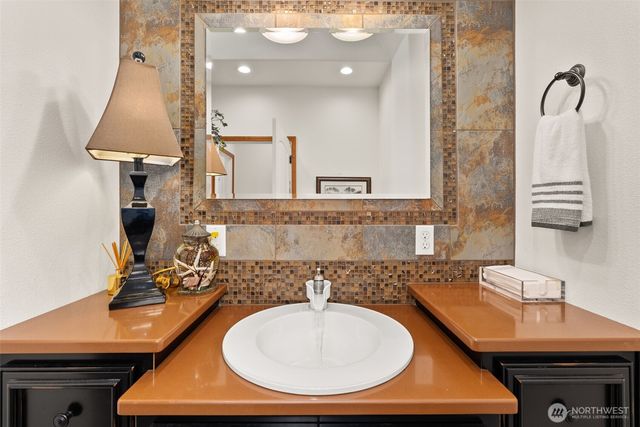 17 Goldau Road, Raymond, WA 98577