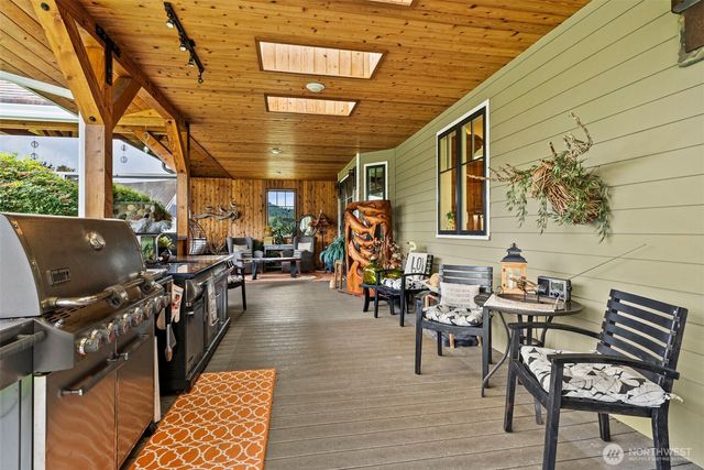 17 Goldau Road, Raymond, WA 98577