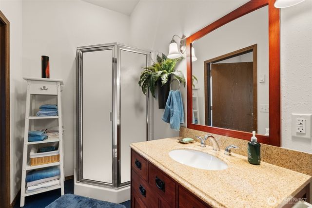 17 Goldau Road, Raymond, WA 98577