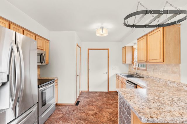 4621 S Ridgeview Avenue, Battlefield, MO 65619