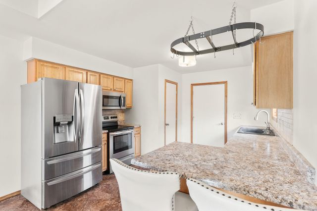4621 S Ridgeview Avenue, Battlefield, MO 65619