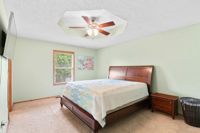 4621 S Ridgeview Avenue, Battlefield, MO 65619