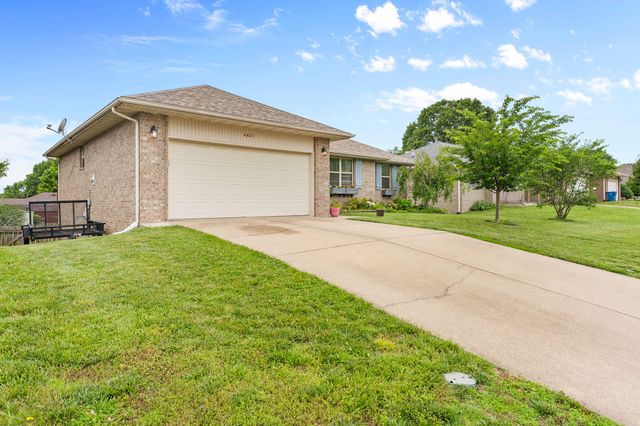 4621 S Ridgeview Avenue, Battlefield, MO 65619