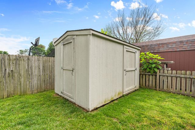 4621 S Ridgeview Avenue, Battlefield, MO 65619