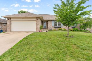 4621 S Ridgeview Avenue, Battlefield, MO 65619