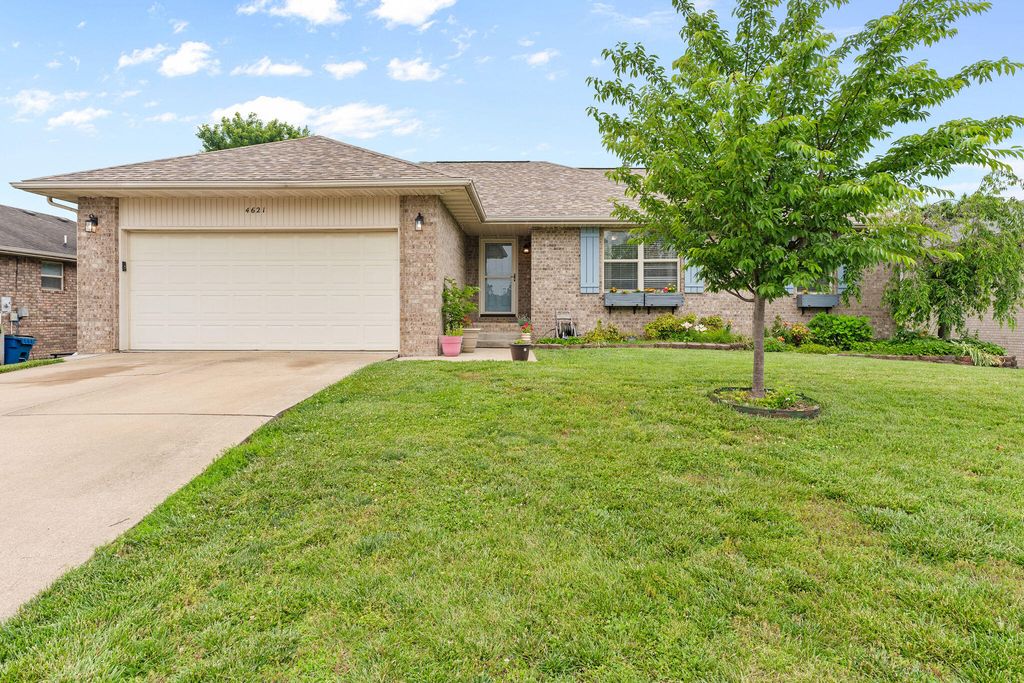 4621 S Ridgeview Avenue, Battlefield, MO 65619