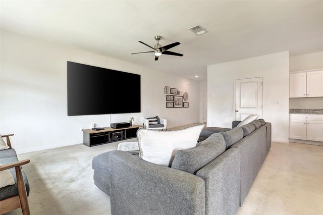163 Wonderful Life WAY, Jarrell, TX 76537