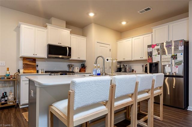 1826 Pheasant Trace Circle, Kernersville, NC 27284