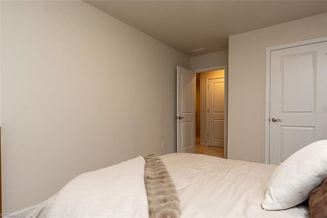 1826 Pheasant Trace Circle, Kernersville, NC 27284