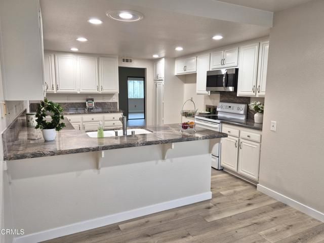 42036 Village 42, Camarillo, CA 93012