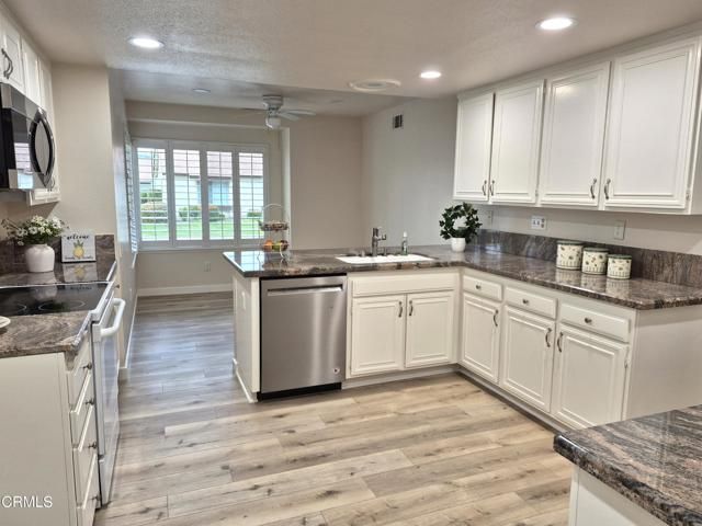 42036 Village 42, Camarillo, CA 93012