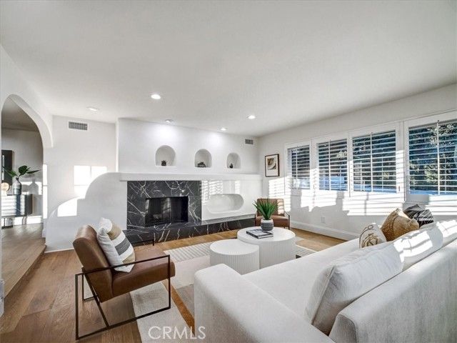 4732 Del Moreno Drive, Woodland Hills (los Angeles), CA 91364