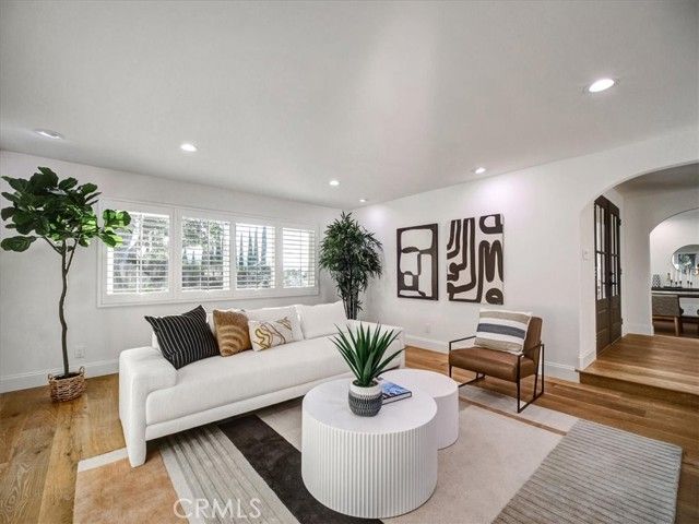 4732 Del Moreno Drive, Woodland Hills (los Angeles), CA 91364