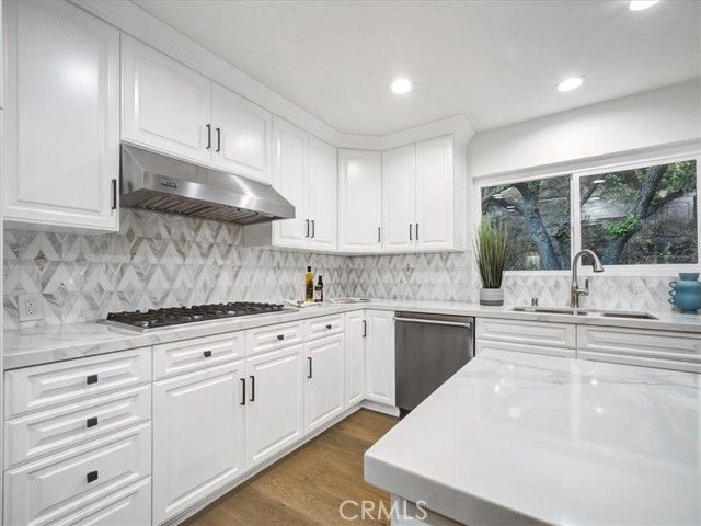 4732 Del Moreno Drive, Woodland Hills (los Angeles), CA 91364