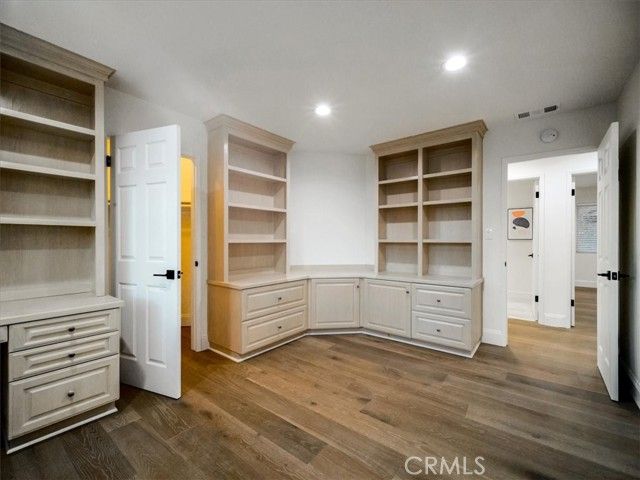 4732 Del Moreno Drive, Woodland Hills (los Angeles), CA 91364