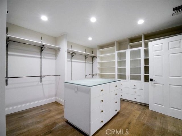 4732 Del Moreno Drive, Woodland Hills (los Angeles), CA 91364