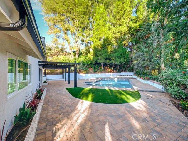 4732 Del Moreno Drive, Woodland Hills (los Angeles), CA 91364