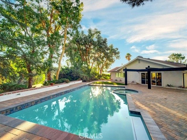 4732 Del Moreno Drive, Woodland Hills (los Angeles), CA 91364