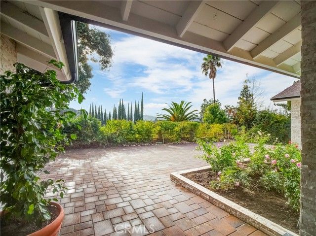 4732 Del Moreno Drive, Woodland Hills (los Angeles), CA 91364