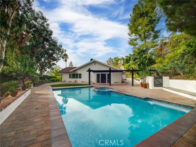 4732 Del Moreno Drive, Woodland Hills (los Angeles), CA 91364