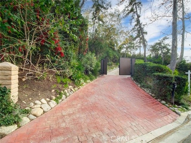 4732 Del Moreno Drive, Woodland Hills (los Angeles), CA 91364