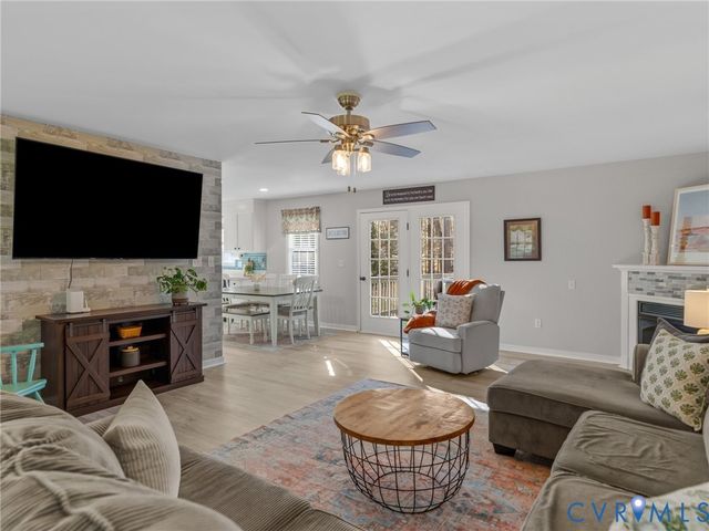 206 Rustic Dr, Dinwiddie, VA 23830