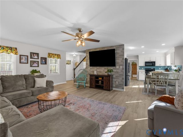 206 Rustic Dr, Dinwiddie, VA 23830