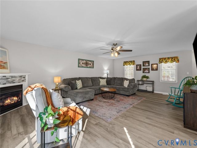 206 Rustic Dr, Dinwiddie, VA 23830