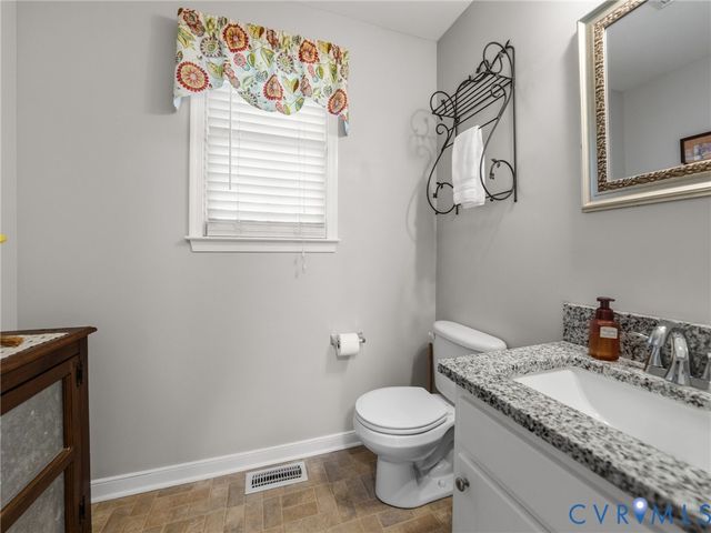 206 Rustic Dr, Dinwiddie, VA 23830