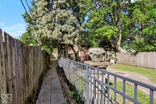 1114 E Saint Clair Street, Indianapolis, IN 46202