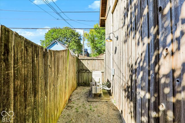 1114 E Saint Clair Street, Indianapolis, IN 46202