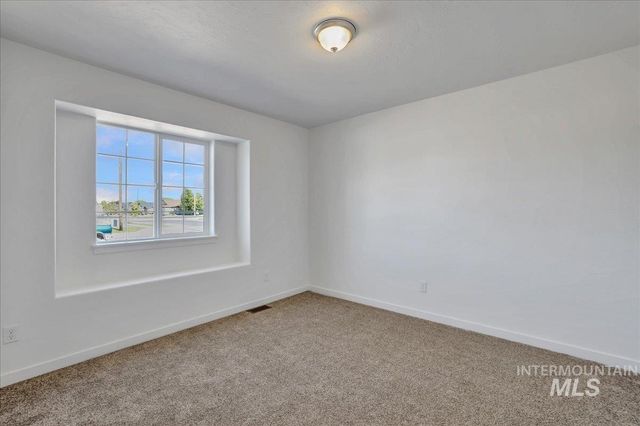 592 Eclipse Dr, Twin Falls, ID 83301