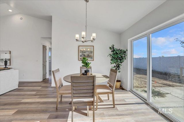 592 Eclipse Dr, Twin Falls, ID 83301