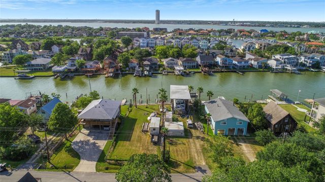2130 Cove Park Drive, Kemah, TX 77565