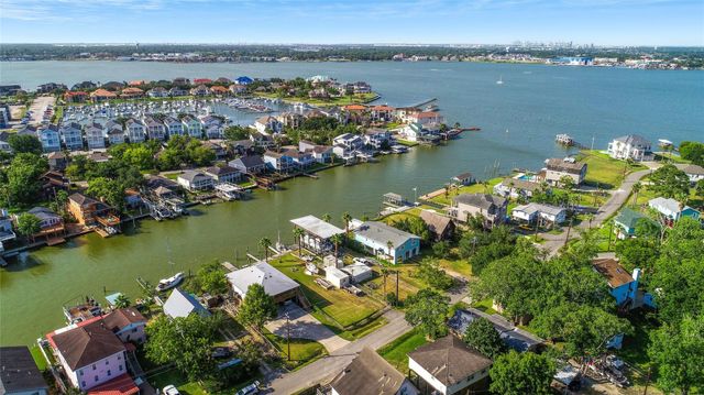 2130 Cove Park Drive, Kemah, TX 77565