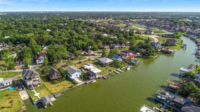 2130 Cove Park Drive, Kemah, TX 77565