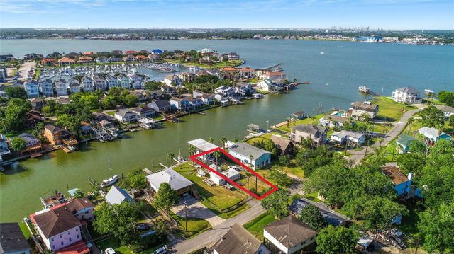 2130 Cove Park Drive, Kemah, TX 77565