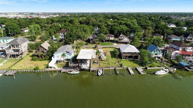 2130 Cove Park Drive, Kemah, TX 77565