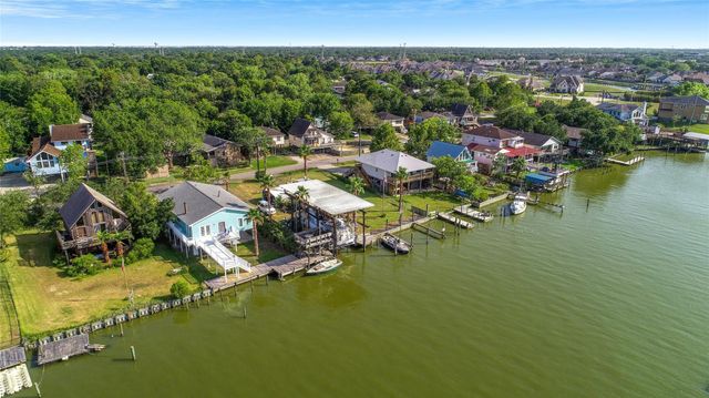 2130 Cove Park Drive, Kemah, TX 77565