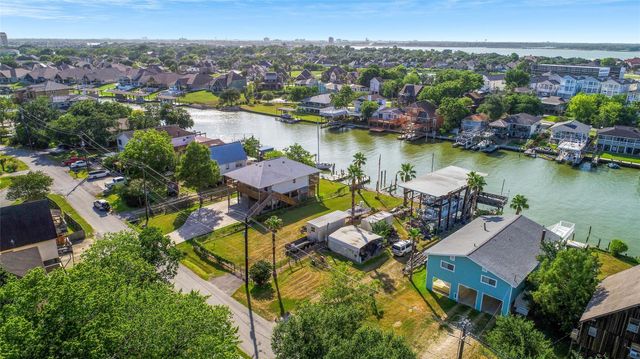 2130 Cove Park Drive, Kemah, TX 77565