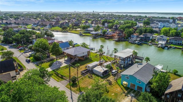 2130 Cove Park Drive, Kemah, TX 77565