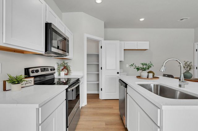 2114-2116 E Plaza Court, Haysville, KS 67060