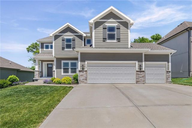 2362 SW River Trail Road, Lee's Summit, MO 64082