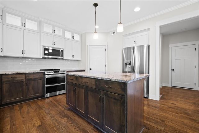 2362 SW River Trail Road, Lee's Summit, MO 64082