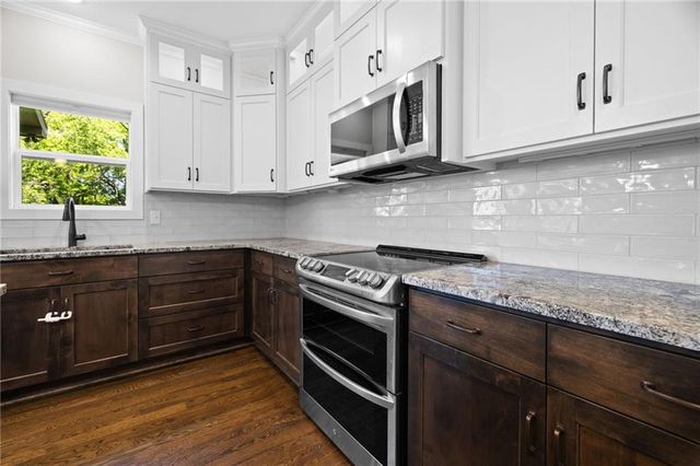 2362 SW River Trail Road, Lee's Summit, MO 64082