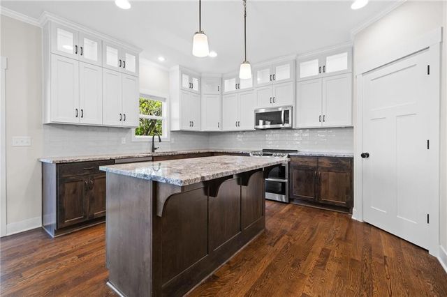 2362 SW River Trail Road, Lee's Summit, MO 64082