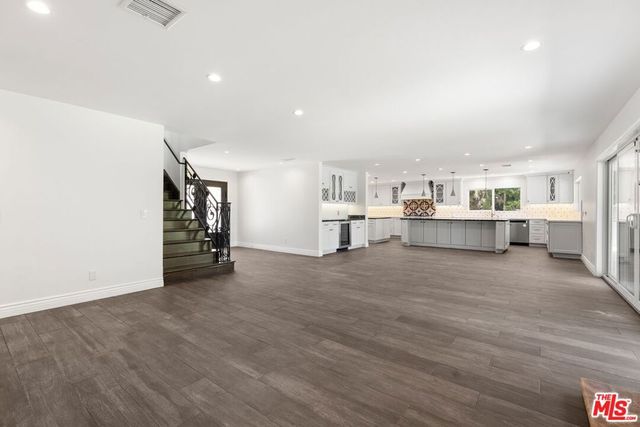 22405 Calipatria Drive, Calabasas, CA 91302